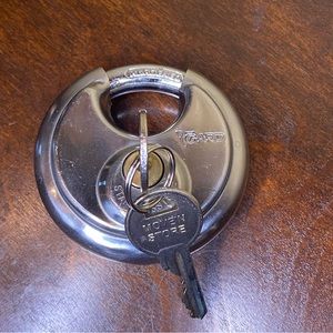 Storage 🔐 Disc 🔐 Lock